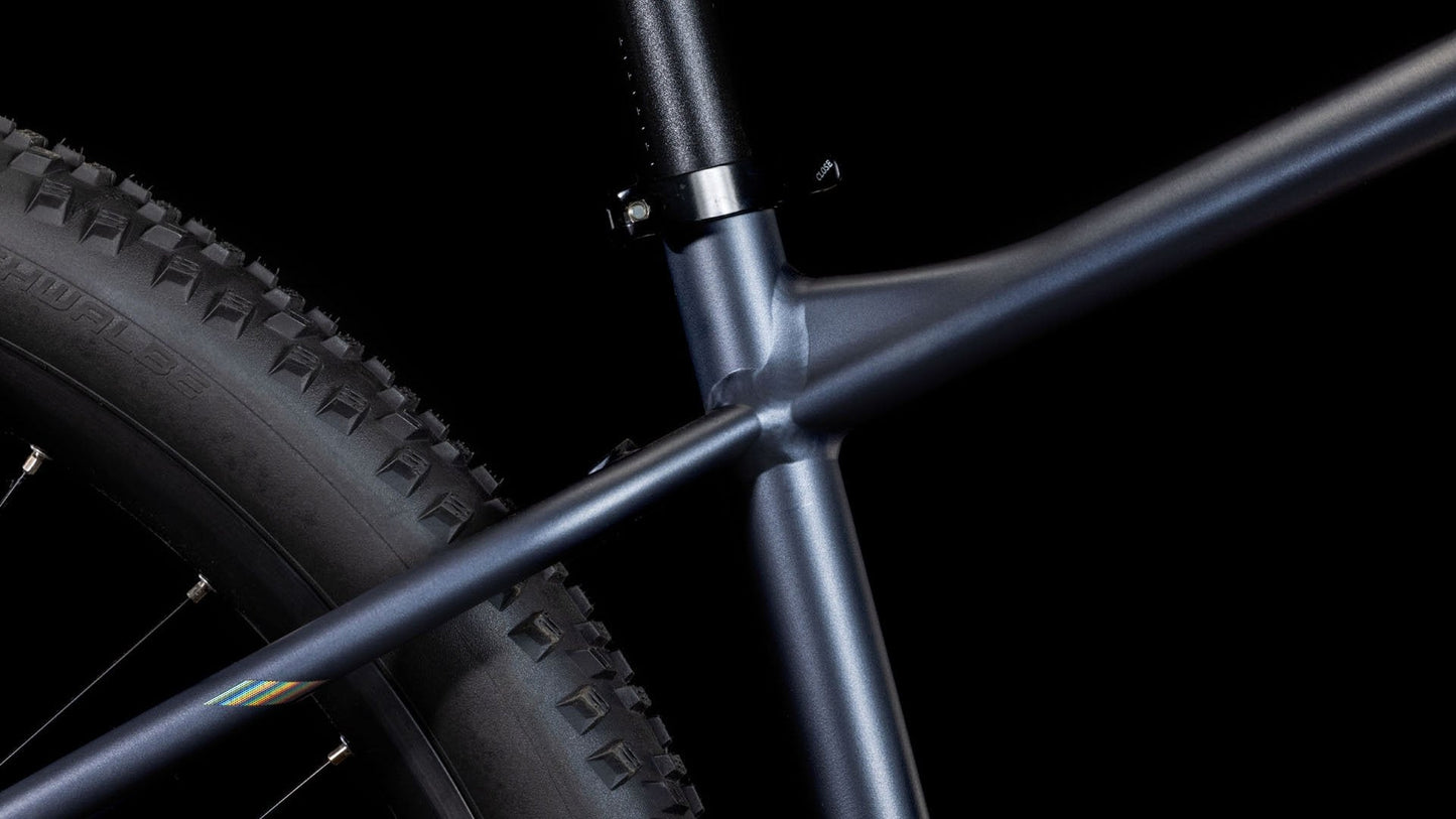 Bicicleta Cube Attention Pro (2025)