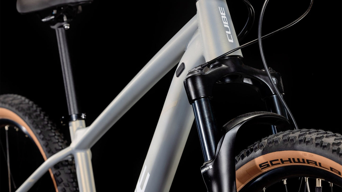 Bicicleta Cube Attention Pro (2025)