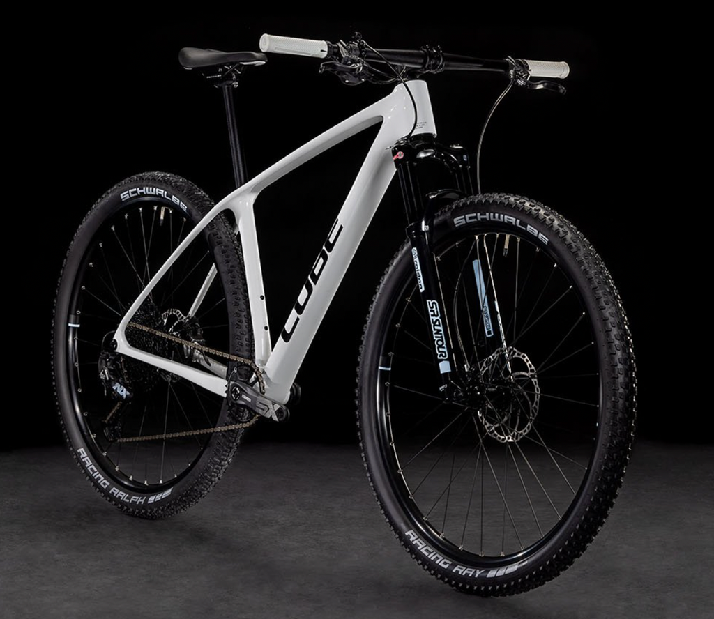 Bicicleta Cube Attention Pro (2025)