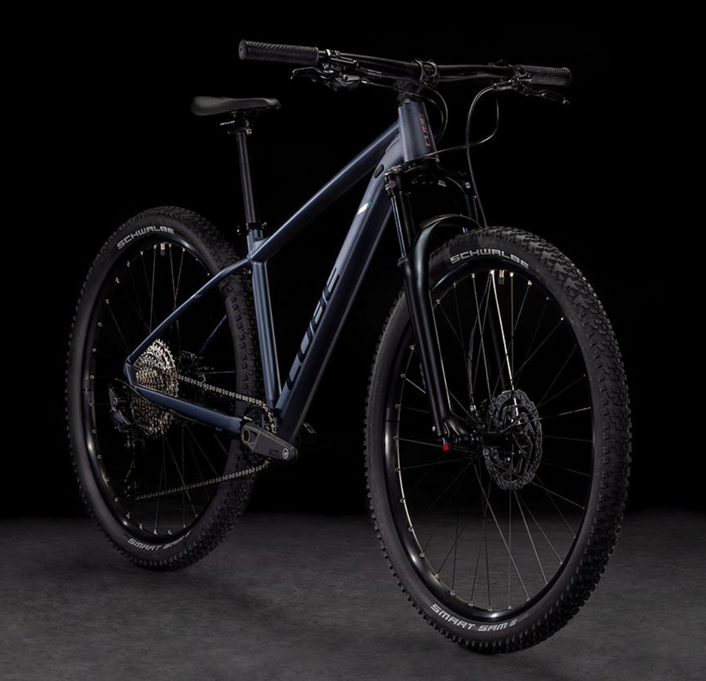 Bicicleta Cube Attention Pro (2025)