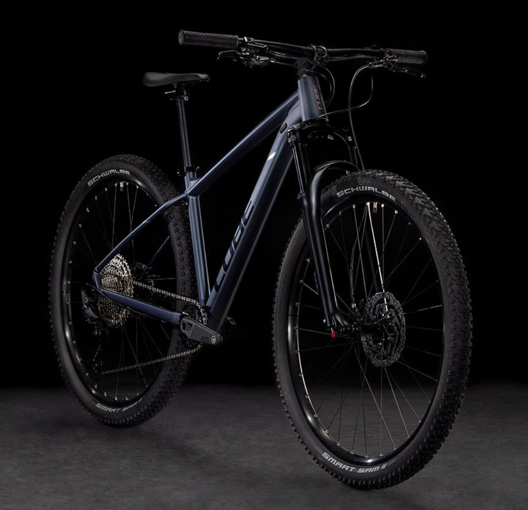 Bicicleta Cube Attention Pro (2025)