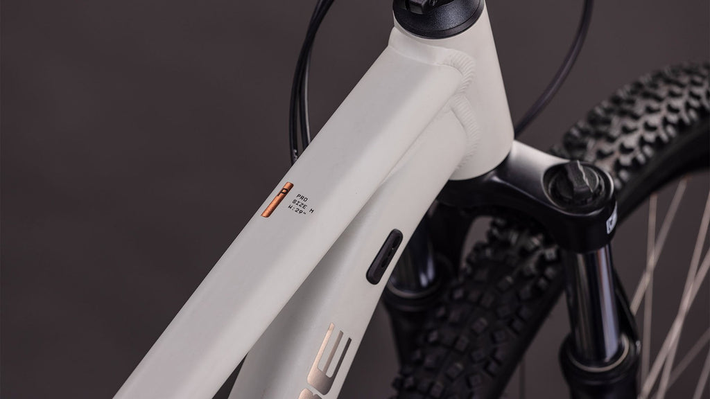 Bicicleta Cube Aim Pro