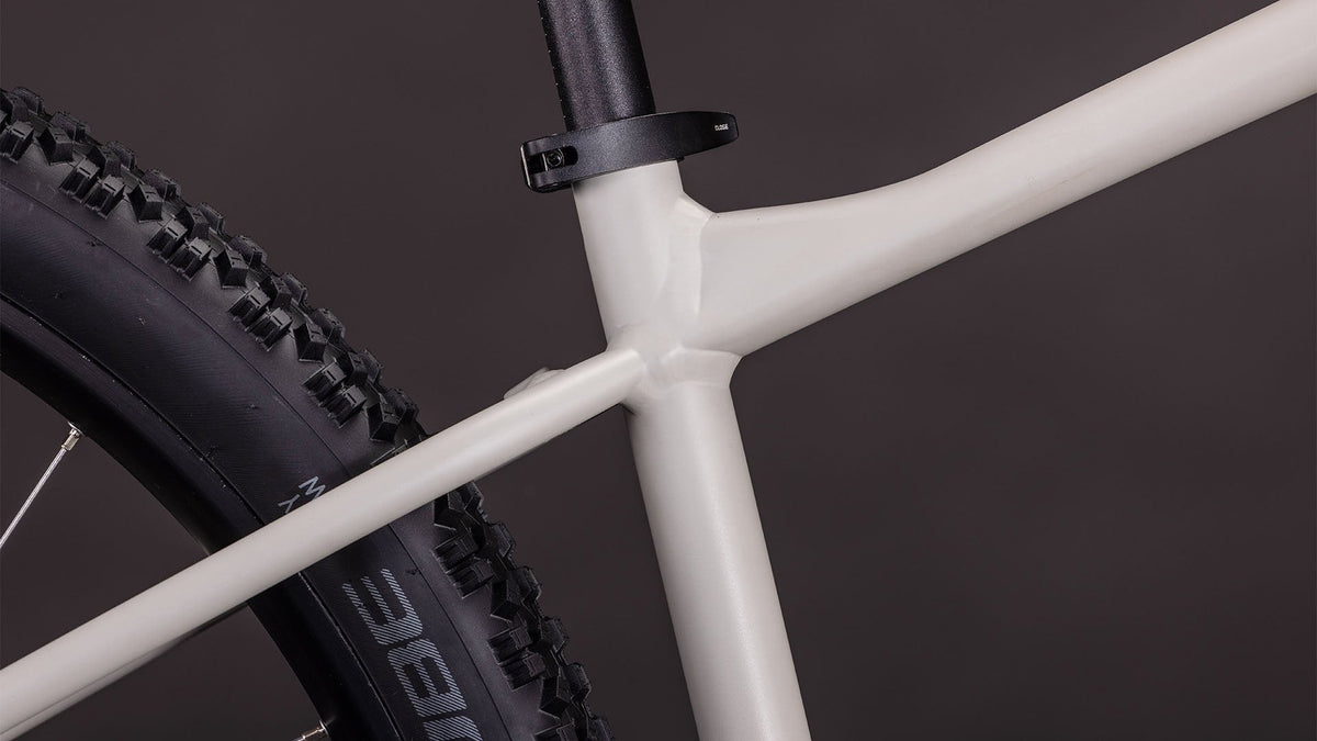Bicicleta Cube Aim Pro